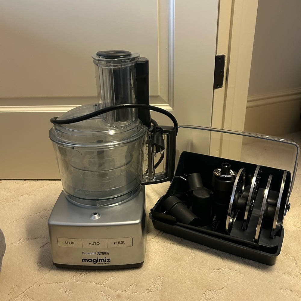 LIKE NEW Magimix Multifunctional Food Processor 3200 XL